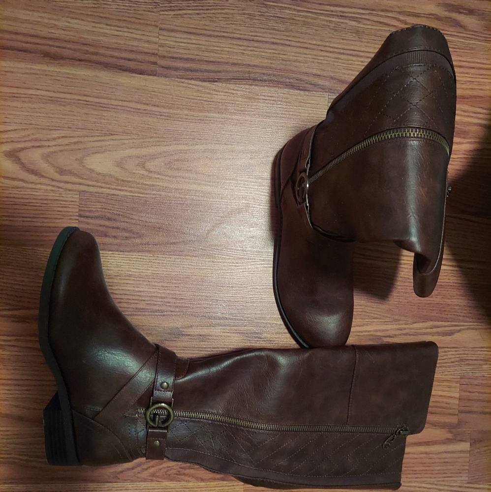 Shoes all size 7.5. All 3 are brand new.